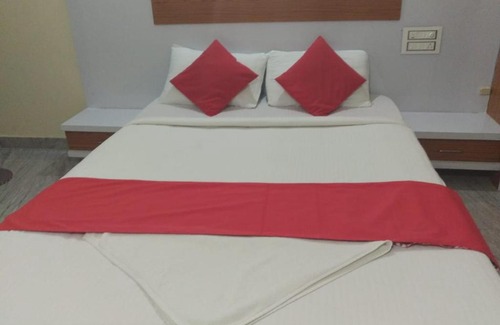 Channarayapattana Hotel | STAYMAKER The New Rock Hotel