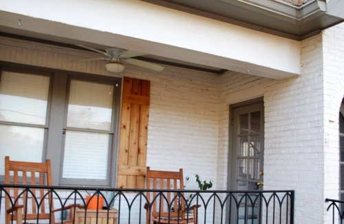 Marshall House | Stayover Tudor Home - Walking Distance to Hospital and Downtown!