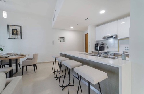 Dubai Apartment | StayShort - Restful 1-Bedroom Apartment at Al Andalus in Jumeirah Golf Estates