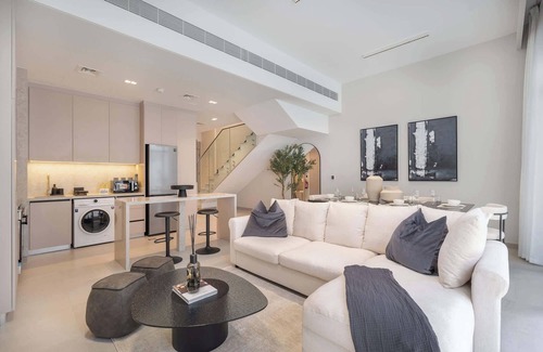 Dubai Villa | StayShort - Classy 4-Bedroom Villa With Spacious Balcony in Nad Al Sheba