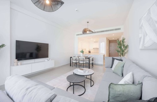 Al Safa Apartment | StayShort - Elegant, Relaxing 3-Bedroom Apartment in Perfect Location at Canal F