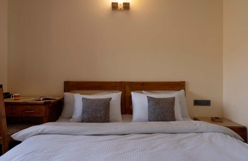 Kasiyalekh Villa | StayVista at Dream Cottage 4