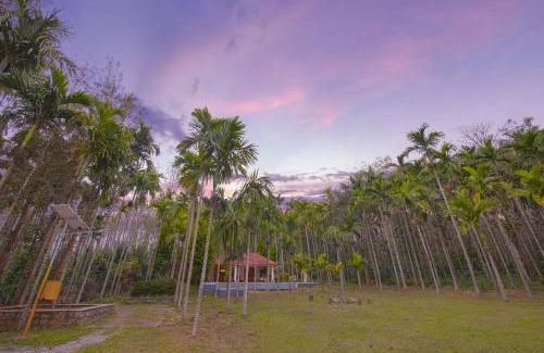 Madapura Villa | StayVista at Tall Silver with Infinity Pool & Breakast