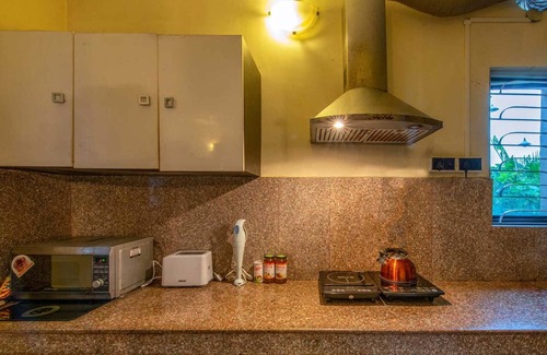 Roychak Villa | Stayvista @ Taruchaya Japanese Interiors/Raichak