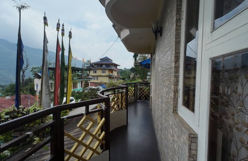 Geyzing House | "StayWithUs: Your Comfort, Our Priority!"
