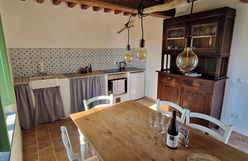 Orciatico Ski Chalet | Steinhaus Alleinstehend mit Fantastischem Ausblick, Stilvolle Einrichtung, Ruhe