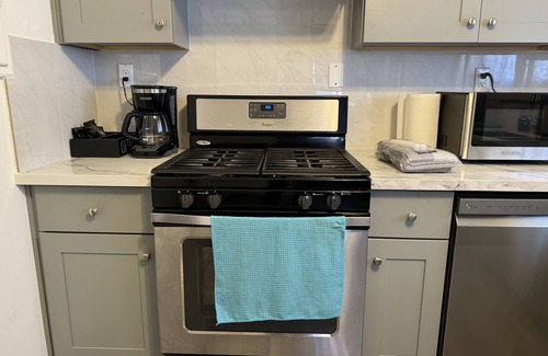 Alhambra House | Stellar 3 bedrooms 2 baths house near USC, Pasadena, Downtown LA and Hollywood