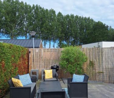 Heinkenszand Ski Chalet | Stelle Maris, Nice place in Heinkenszand, 2 bedrooms, outdoor swimming pool, WIFI smart TV and privacy