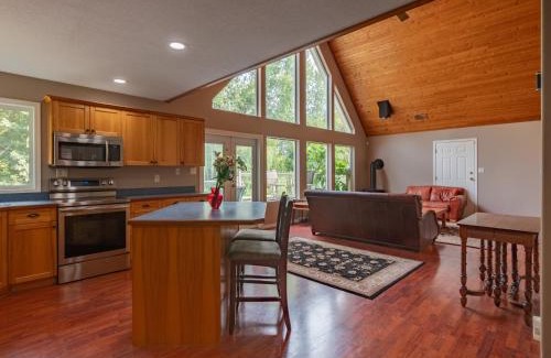 Okanagan-Similkameen House | Steller Jay Hollow