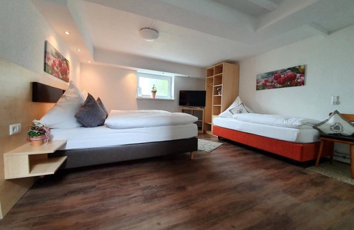 Unterschneidheim Hotel | Stempfle's Landgasthof Zum Kreuz