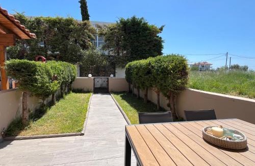Flogita House | Stena Seaview Garden Maisonette