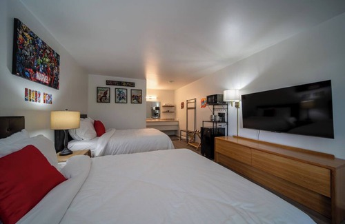 Eureka Springs Historic District Resort | Step into the heroic universe at GloryDayz Motel!