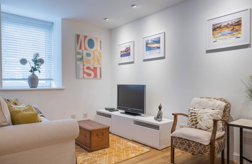 Stonehaven Apartment | Stepping Stone Apartment is a stone throw away from Stonehaven Beach, with Two Bedrooms and Views