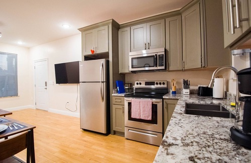 Biloxi Apartment | 🔥STEPS 2 SHORE❤️ | SLEEPS 4 W/W+D +NEAR CASINOS