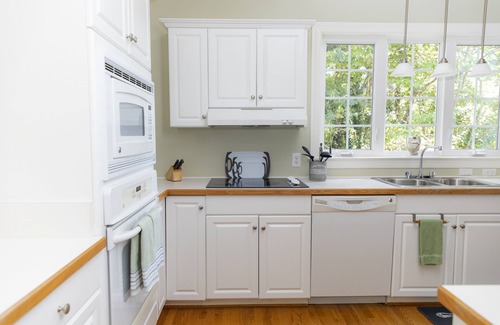 Gloucester Point House | Steps away from Gloucester Marina & Restaurant