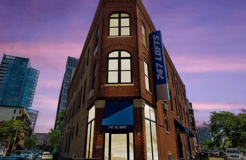 River West Apartment | Steps From (Arguably) The Best Pizza Spot In Chicago - Experience The Local Chicago Lifestyle - 747 Lofts Cabin 208 by RedAwning