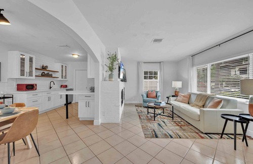 Lauderdale Beach House | Steps from Beach/Quaint Cottage/Hot Tub/Surf Key/H0MES