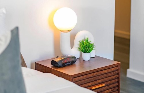 West Avenue Hotel | Steps from Miami Attractions | Walkable South Beach Studio