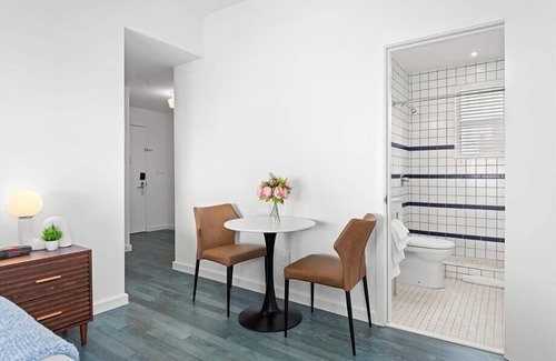 West Avenue Hotel | Steps from Miami Attractions | Walkable South Beach Studio
