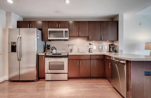George Washington University Apartment | Steps from National Mall& White House | nr Foggy Bottom