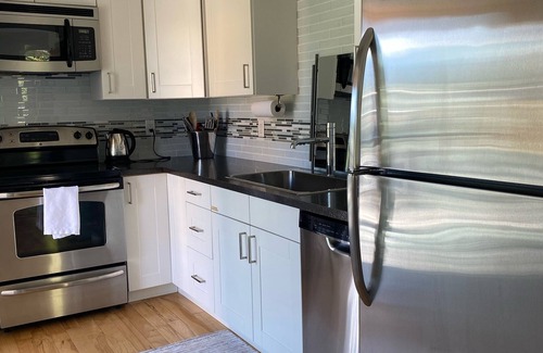 Okanagan-Similkameen Apartment | Steps From Okanagan Lake Beach