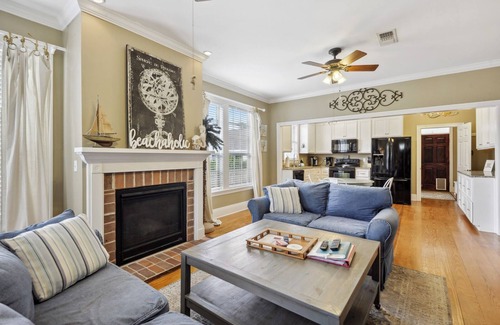 Pass Christian House | Steps From Sand! BEACH VIEW, 1 Blk to Park, 2 Blks to Restaurants, Pet Friendly.