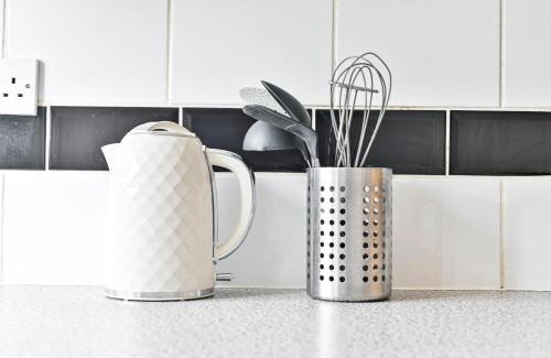 Barnhill Apartment | Steps from stadium with parking & fantastic transport Links!