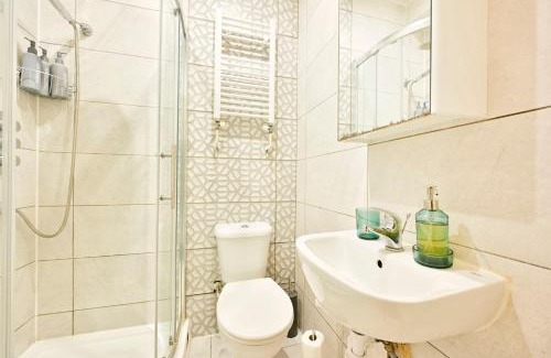 Barnhill Apartment | Steps from stadium with parking & fantastic transport Links!