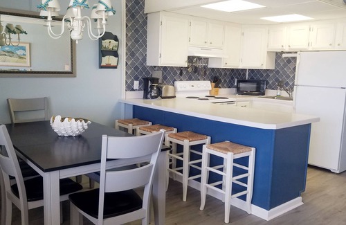 Midtown Ocean City Condo | Steps from the beach! 3bed/2bath Mid-town condo!