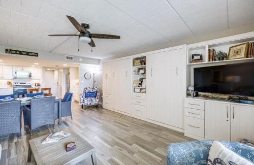 Port Aransas Apartment | Steps to Beach and Boardwalk Condo in Port Aransas!
