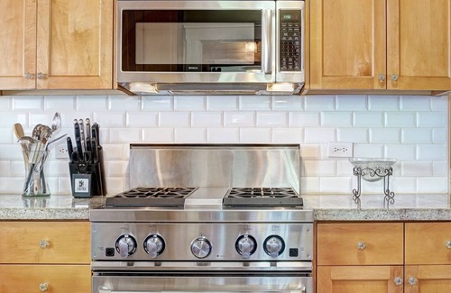 Ocean Park House | Steps to Beach! Santa Monica/Venice Beach House. Large yard.