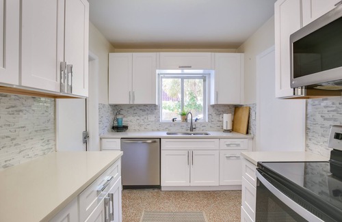 Deerfield Beach Cottage | Steps to Deerfield Beach: Home w/Private Patio!