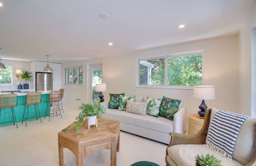 Tavernier Apartment | Steps to Gulf: Sleek Top-Floor Apt in Tavernier!