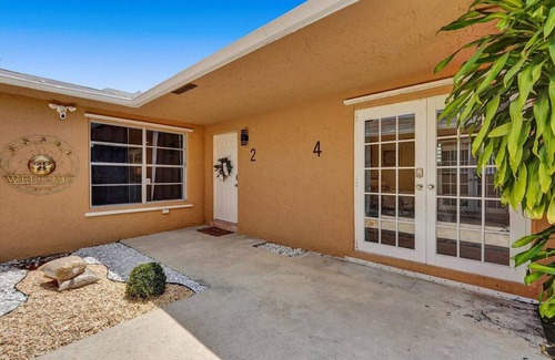 Hollywood Apartment | Steps to Hardrock! Managed by BNR Vacation Rentals