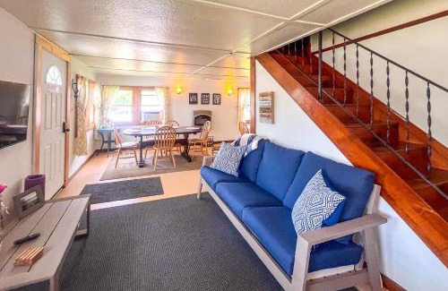 Edinboro House | Steps to Lake and Public Boat Ramp Edinboro Cottage