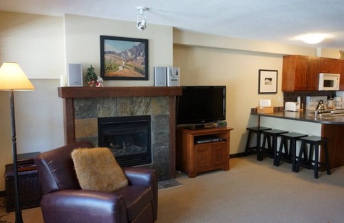 East Kootenay Condo | Steps to Lifts in Upper Village
