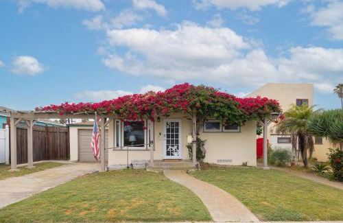 Ocean Beach House | Steps to Ocean Sunset Views Beach Access & San Diego Charm