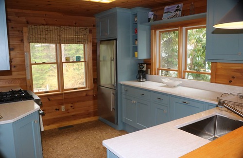 Port Clyde Cottage | Steps to Sandy Beach and Open Ocean Views