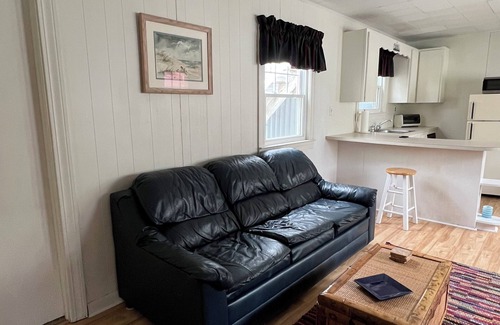 Seabrook Cottage | Steps to Seabrook Beach Ideal for Extended Family or 2 Families- 2 LR, 2 KT, 2 B