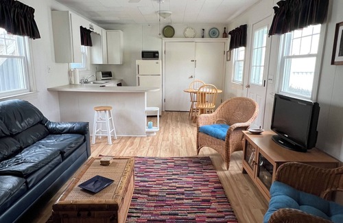 Seabrook Cottage | Steps to Seabrook Beach Ideal for Extended Family or 2 Families- 2 LR, 2 KT, 2 B