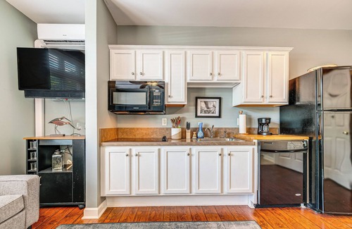 Huddleston Apartment | Steps to Smith Mountain Lake: Unit w/Pool Access!