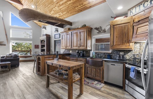 Branson House | Steps to Table Rock w Stunning Views & Access Boat Slip Firepit Pool Table Free Attraction Tickets