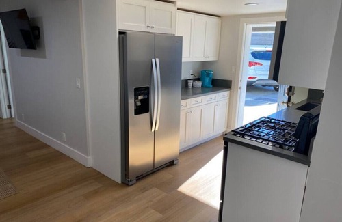 Huntington Beach Bed & Breakfast | Steps to the Beach, Main St & Pacific City - 2BR