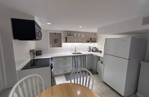 Gordon Head House | Steps to the Beach, New Reno, King and Queen Beds!