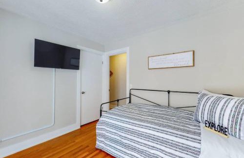 Canton House | Steps to the HOF-Football Fans Dream Stay