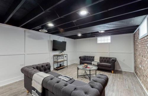 Canton House | Steps to the HOF-Football Fans Dream Stay