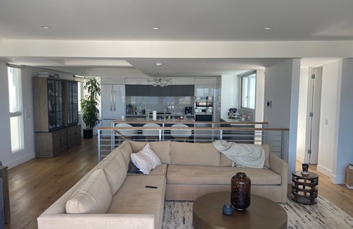 The Strand House | Steps to the sand in Manhattan Beach!