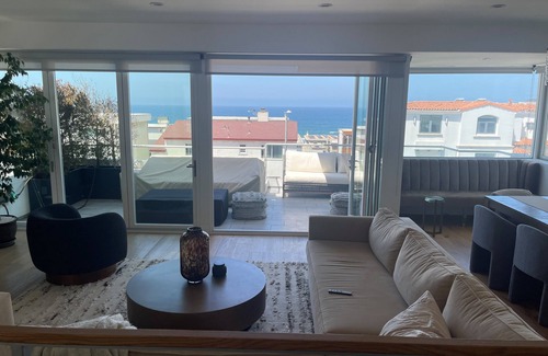 The Strand House | Steps to the sand in Manhattan Beach!