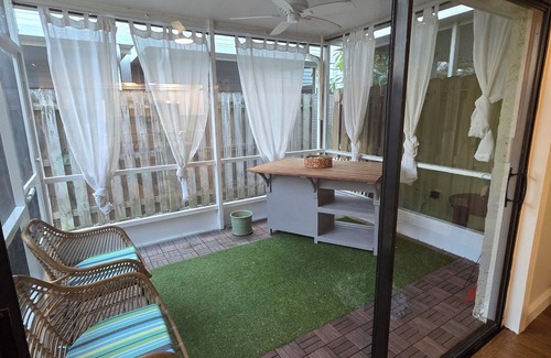 Interchange Square House | Steps to the Sand – 2BR Melbourne Beach Townhome