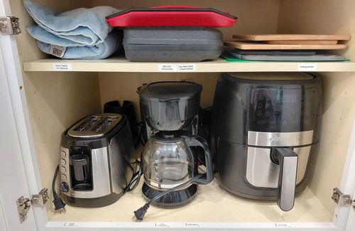 Oceanside Apartment | Steps to the Sand: Sleek, coastal beach condo